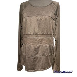 Danskin Now. Shirt. Black long sleeve with thumb hole. Drimore